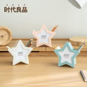 Star-Shaped Calendar 3-colors Star-Shaped Calendar 3-colors Desktop fun ornaments Multi-function creative desk calendar Office storage pen holder