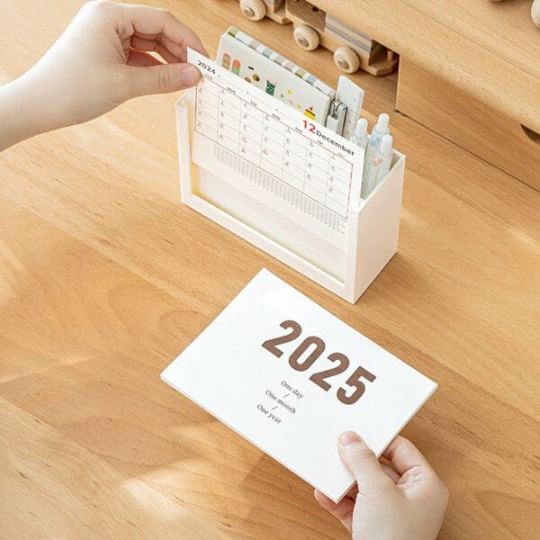 Desk Calendar 4-styles High appearance level pen holder Cute planning desk calendar Plastic pen barrel Desktop storage content