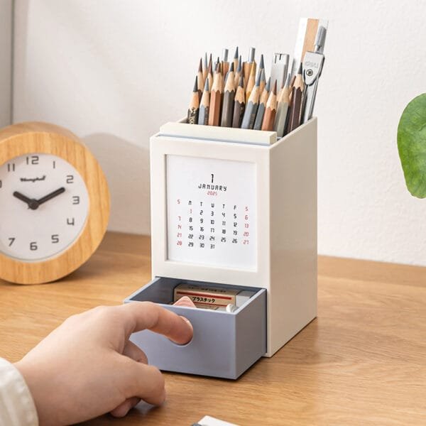 Plastic Desk Calendar 2025 Adorable small desk calendar multi-function simple pen holder check-in calendar desktop storage pen bucket ornament
