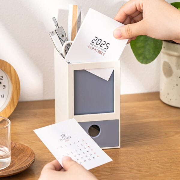 Plastic Desk Calendar 2025 Adorable small desk calendar multi-function simple pen holder check-in calendar desktop storage pen bucket ornament